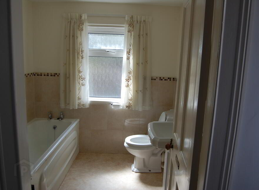 Main Street, Glenties, F94H6N3