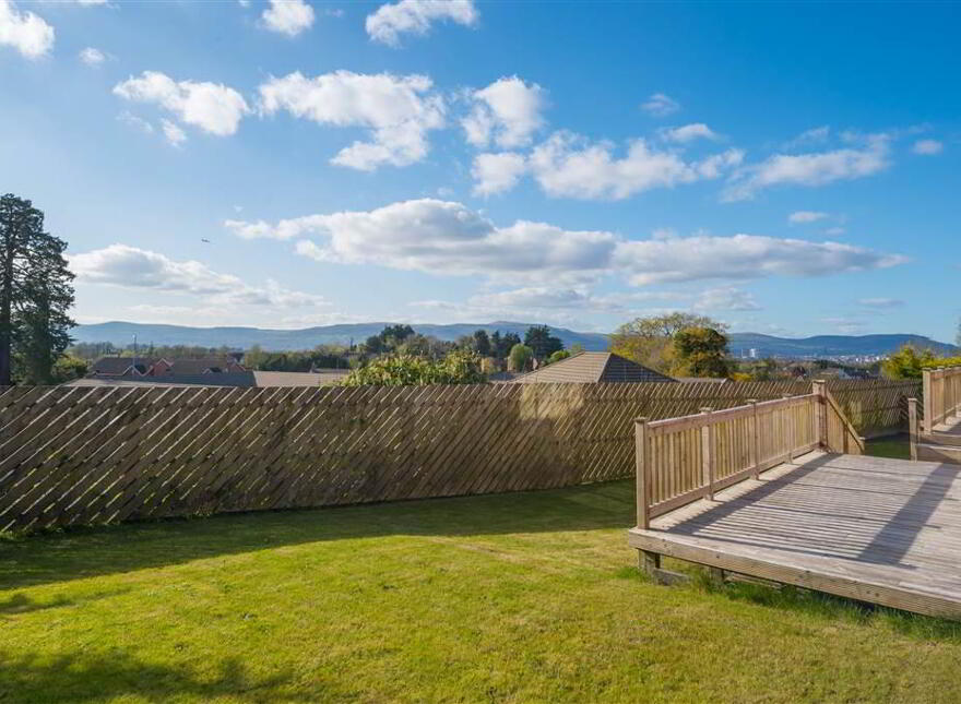 8 Royal Lodge Mews, Off Purdysburn Road, Belfast, BT8 7YT
