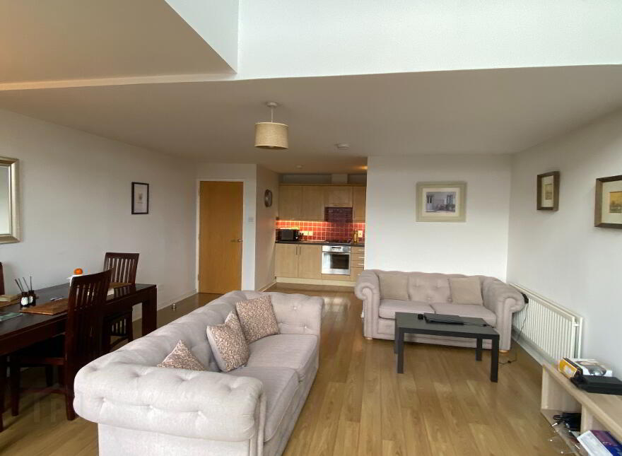 Apt 36, 17 Queens Square, Belfast, BT1 3FF