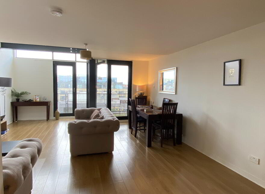 Apt 36, 17 Queens Square, Belfast, BT1 3FF