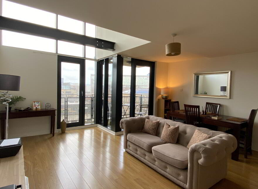 Apt 36, 17 Queens Square, Belfast, BT1 3FF
