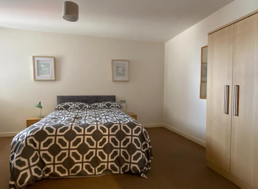 Apt 36, 17 Queens Square, Belfast, BT1 3FF