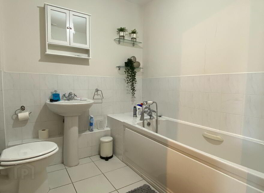 Apt 36, 17 Queens Square, Belfast, BT1 3FF