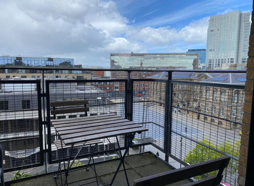 Apt 36, 17 Queens Square, Belfast, BT1 3FF