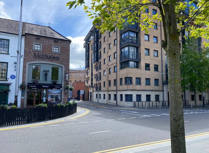 Apt 36, 17 Queens Square, Belfast, BT1 3FF
