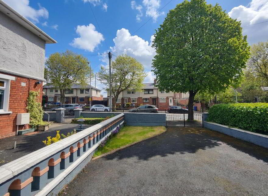 121 Twaddell Avenue, Belfast, BT13 3LG
