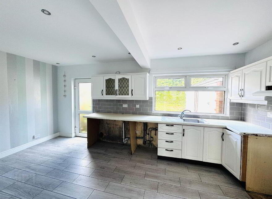 14 Lisnarea Avenue, Derry, BT48 7SS