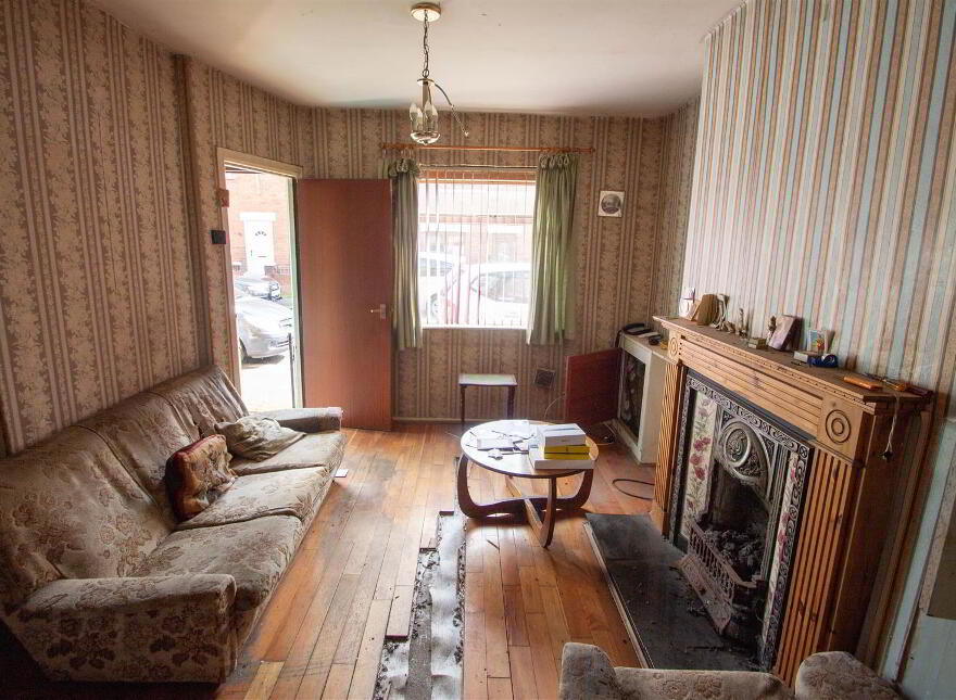 32 Iris Drive, Belfast, BT12 7BJ