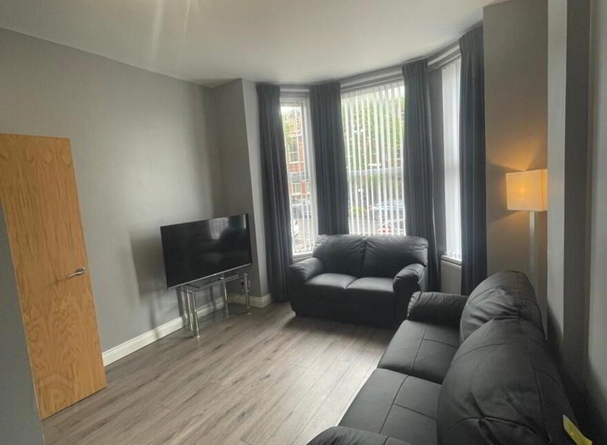 Apt 1, 20 Eglantine Avenue, Belfast, BT9 6DX
