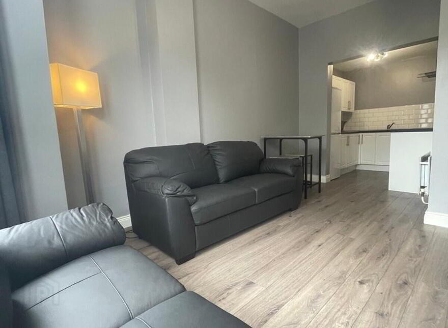 Apt 1, 20 Eglantine Avenue, Belfast, BT9 6DX