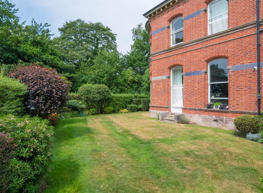 3 Moat Apartment, 8 Motelands Old Holywood Road, East Belfast, Belfast, BT4 2JH