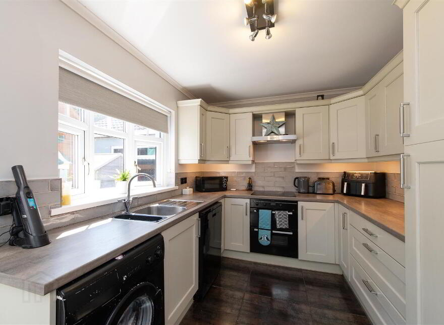 25 Lynn Avenue, Dromore, BT25 1PZ