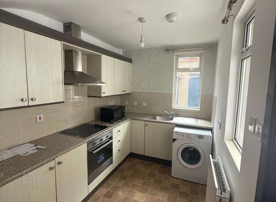 35 Deramore Avenue, Belfast, BT7 3ER
