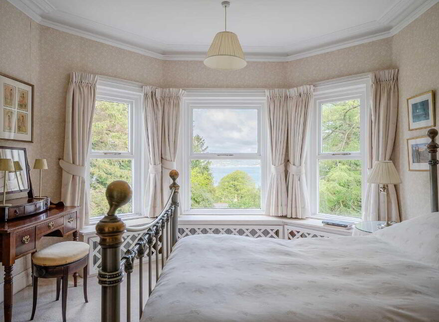 Loughview House, 26 Ballygrainey Road, Holywood, BT18 0HE