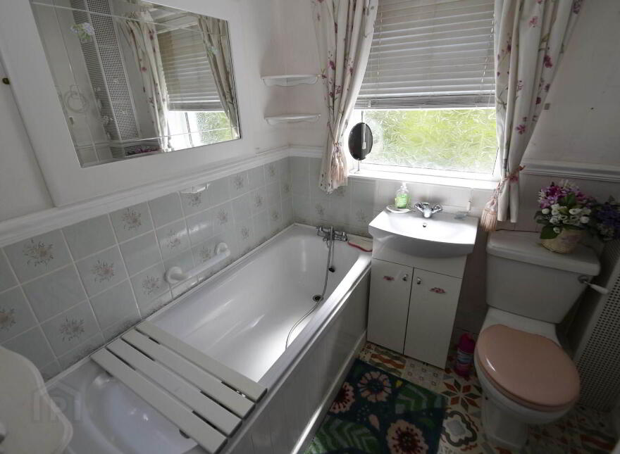 42 Glasvey Drive, Dunmurry, Belfast, BT17 0ED