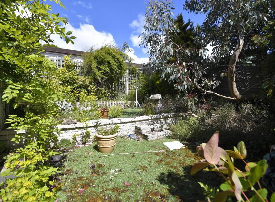 42 Glasvey Drive, Dunmurry, Belfast, BT17 0ED