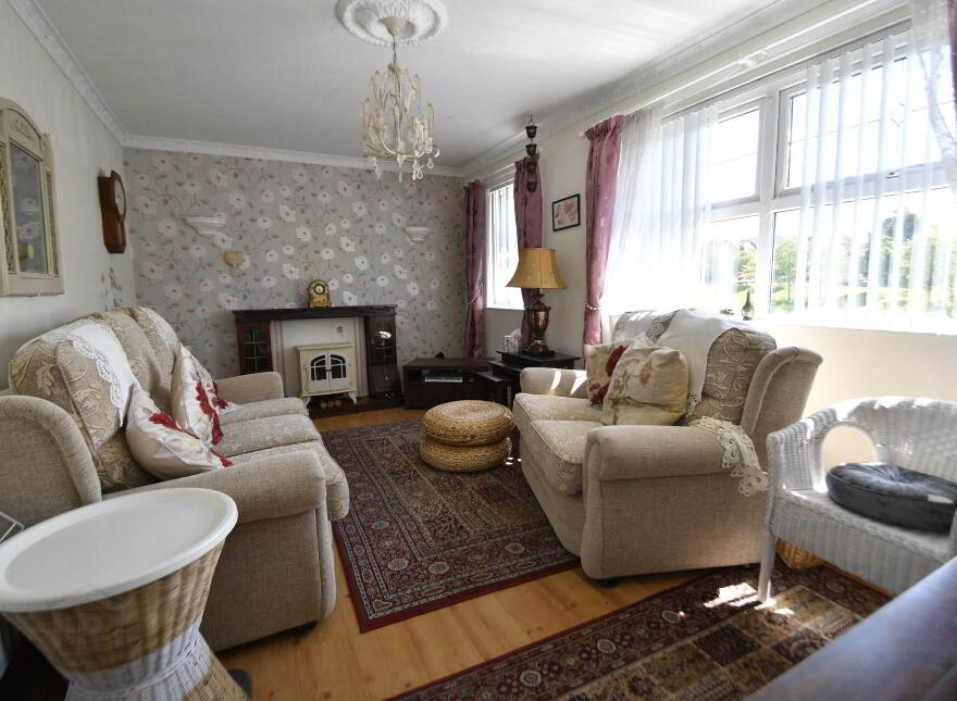 42 Glasvey Drive, Dunmurry, Belfast, BT17 0ED