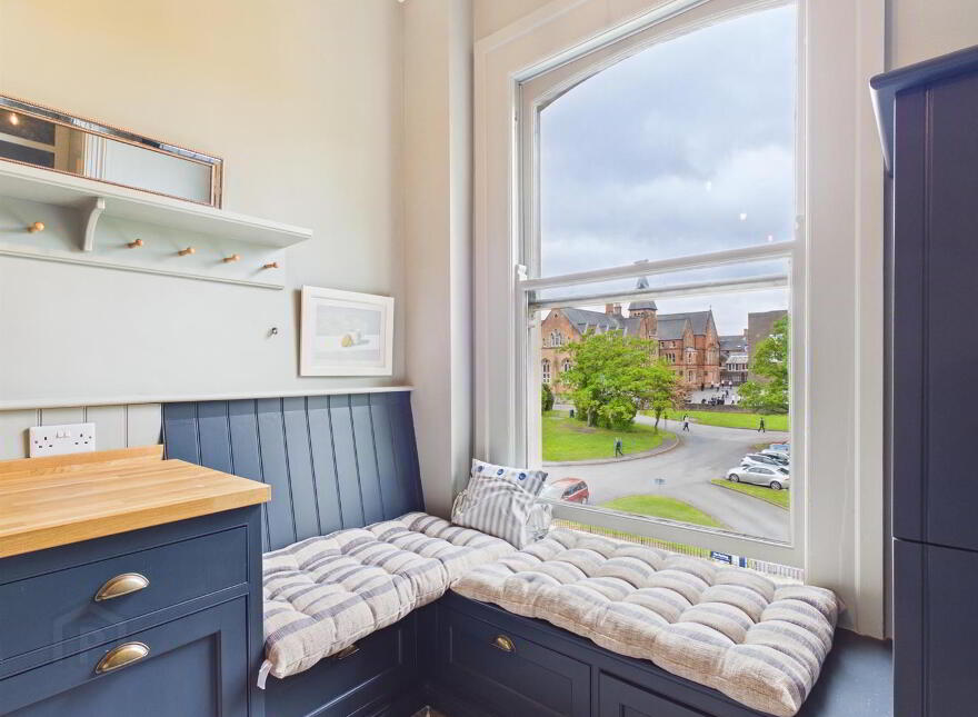 Apt 8 'L'Academie', 14 College Gardens, Belfast, BT9 6BQ