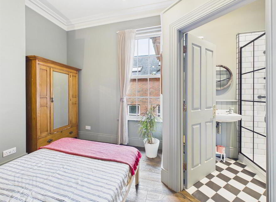 Apt 8 'L'Academie', 14 College Gardens, Belfast, BT9 6BQ