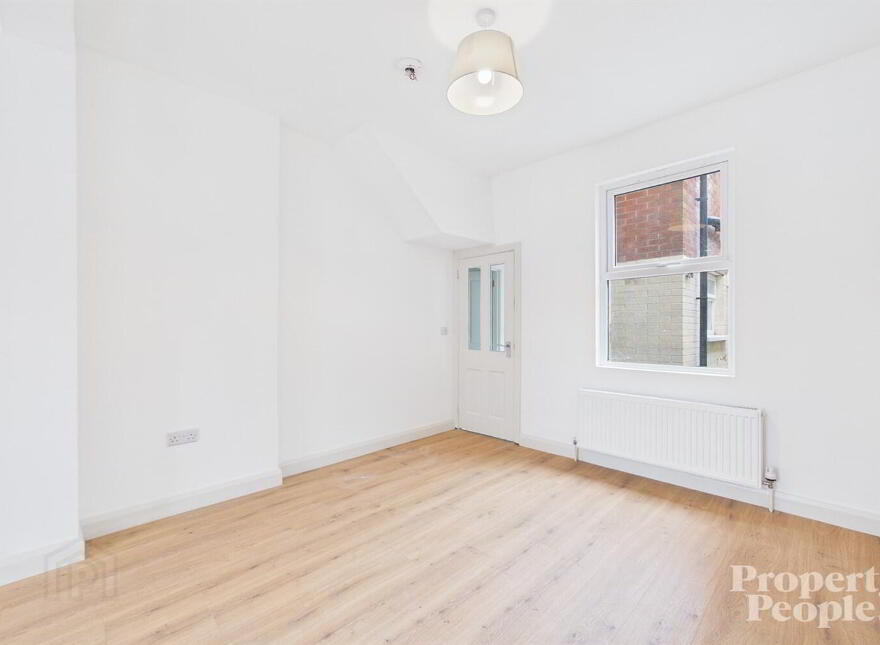 8 Harper Street, Belfast, BT5 4EN