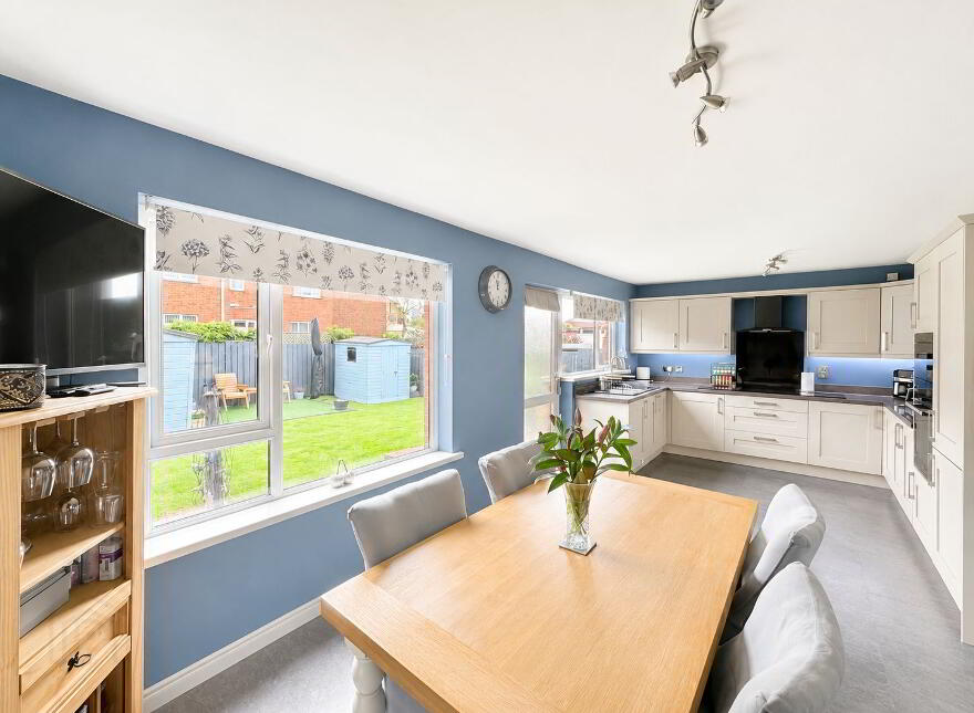 6 Hillview Road, Carrickfergus, BT38 8YW