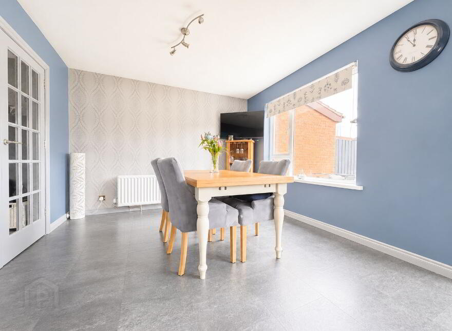 6 Hillview Road, Carrickfergus, BT38 8YW