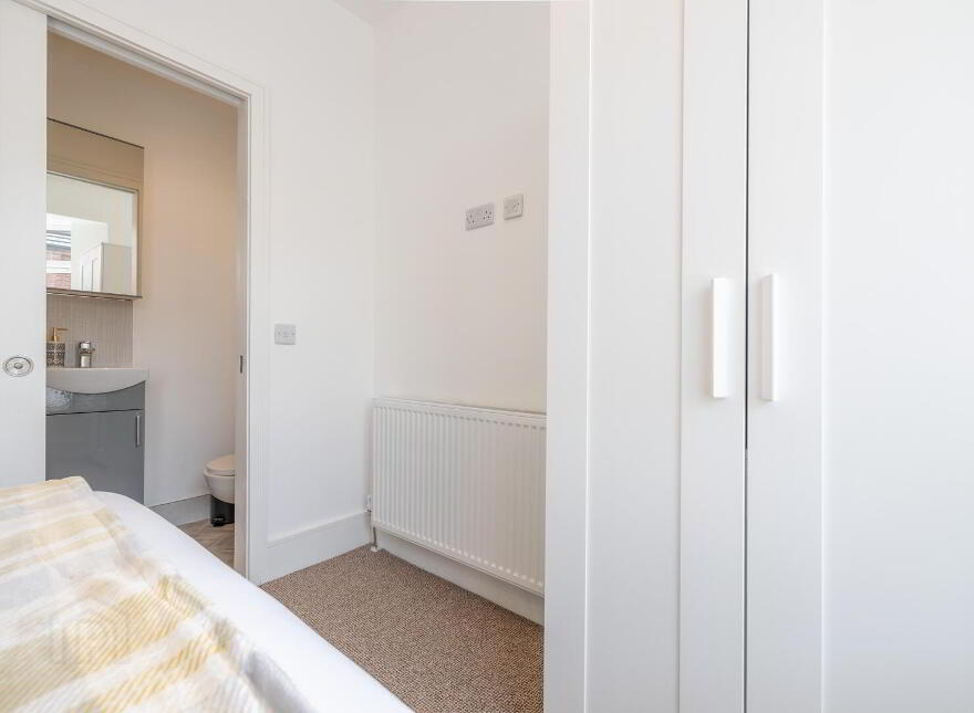 Room 1, Woodcot Avenue, Belfast, BT5 5JA