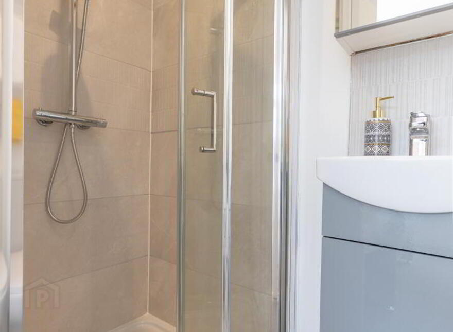 Room 1, Woodcot Avenue, Belfast, BT5 5JA