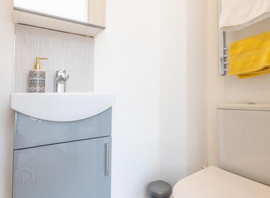 Room 1, Woodcot Avenue, Belfast, BT5 5JA