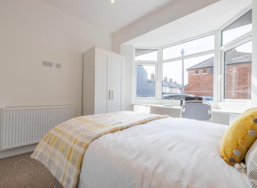 Room 1, Woodcot Avenue, Belfast, BT5 5JA