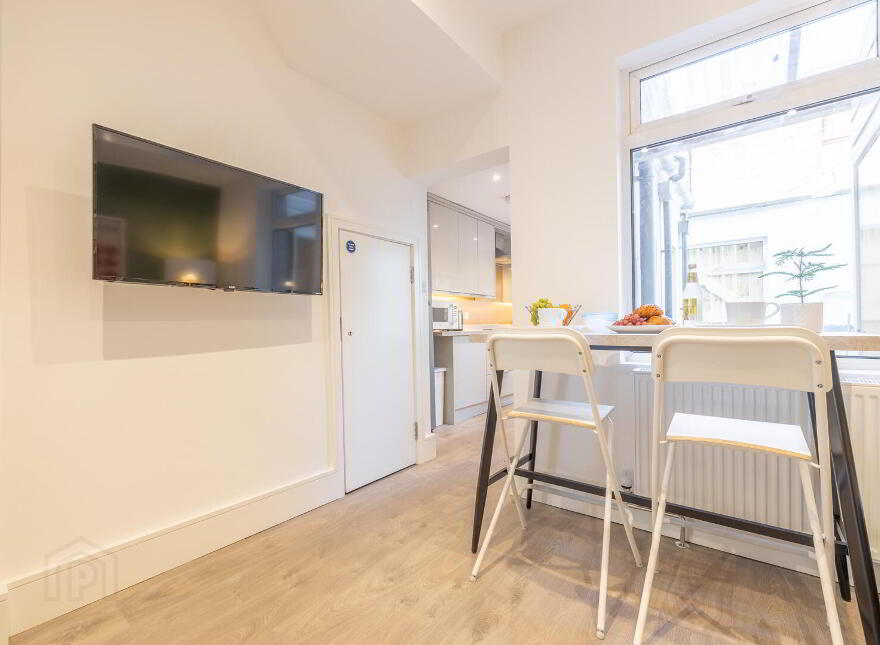 Room 1, Woodcot Avenue, Belfast, BT5 5JA
