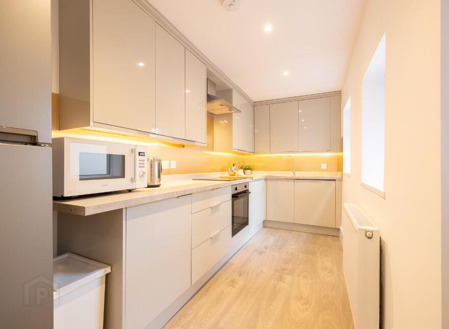 Room 1, Woodcot Avenue, Belfast, BT5 5JA