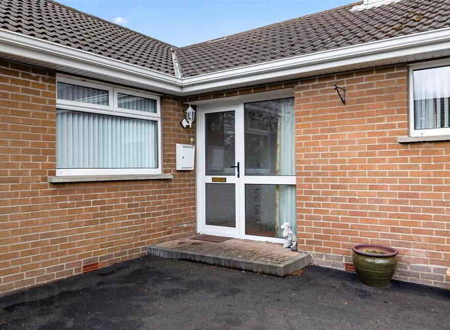 40 Magheralave Park East, Lisburn, BT28 3BT