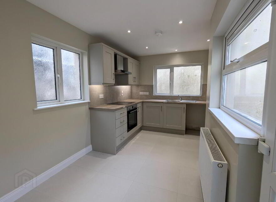 8 Valentia Place, Newcastle, BT33 0EH