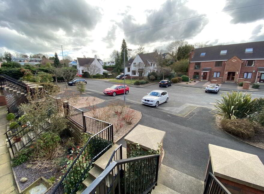 10 The Pines, Culcavy Road, Hillsborough, BT26 6NT