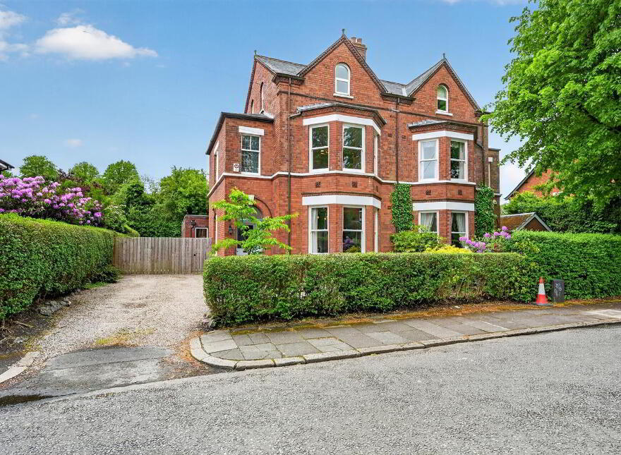 57 Myrtlefield Park, Belfast, BT9 6NG
