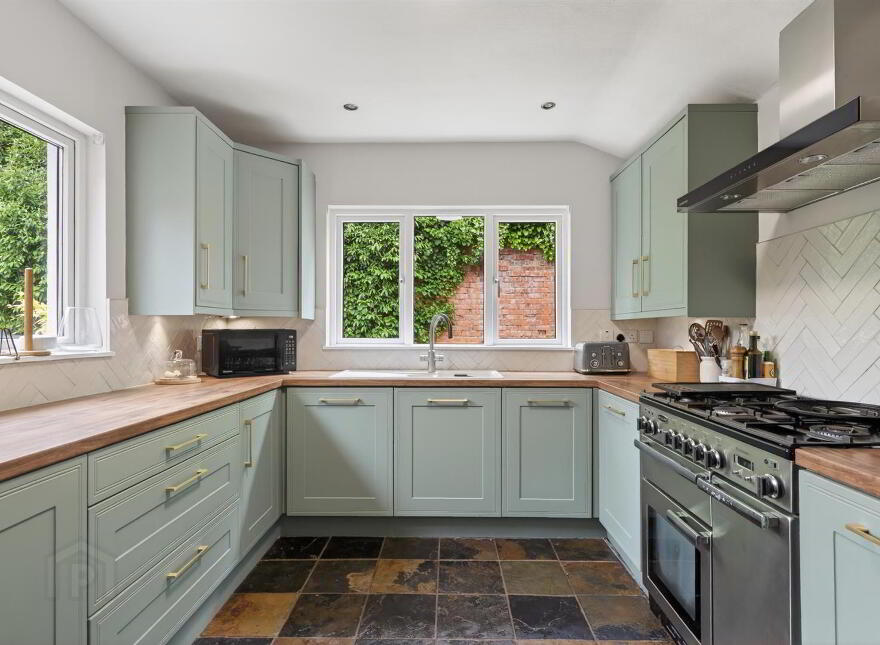 57 Myrtlefield Park, Belfast, BT9 6NG