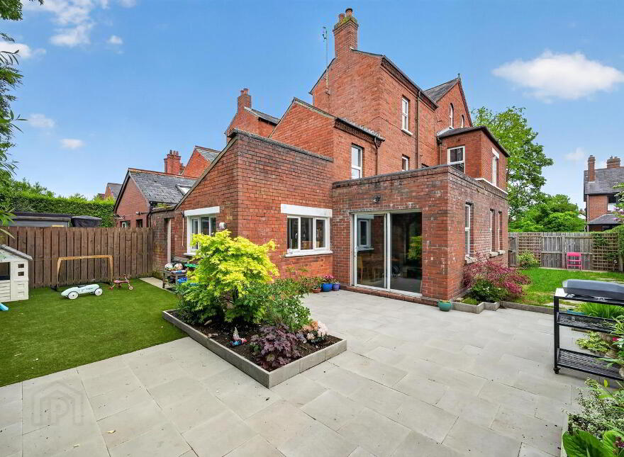 57 Myrtlefield Park, Belfast, BT9 6NG