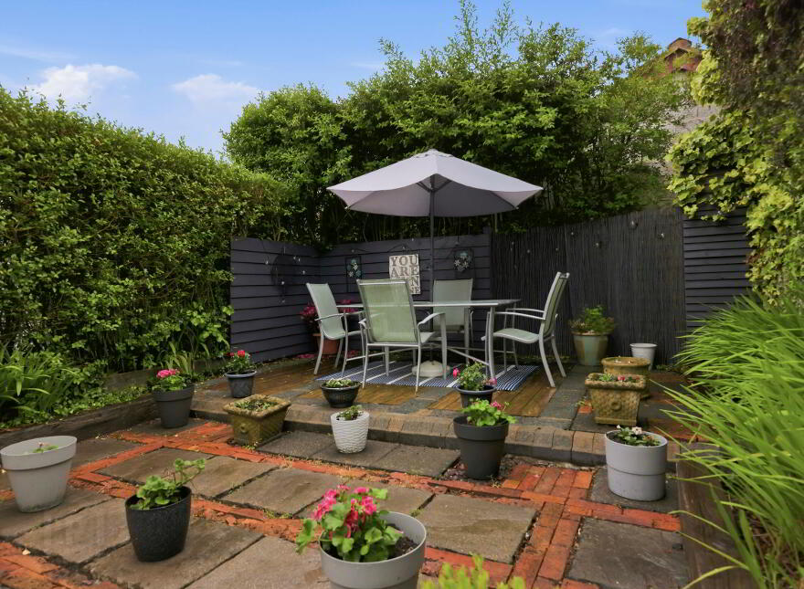 18 Diamond Gardens, Upper Lisburn Road, Belfast, BT10 0HE