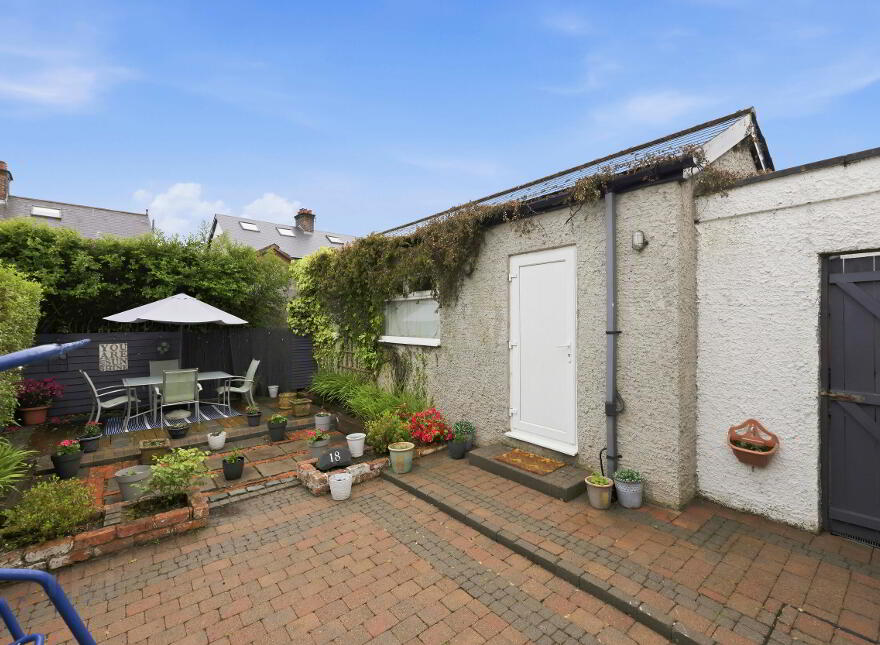 18 Diamond Gardens, Upper Lisburn Road, Belfast, BT10 0HE