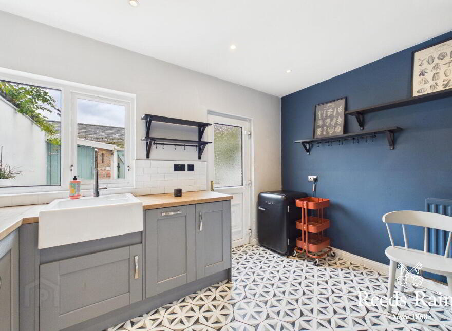 87 Avoniel Road, Belfast, BT5 4SE
