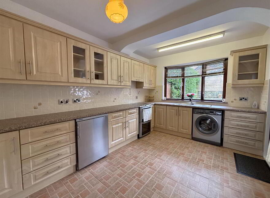 4 Lyndhurst Grove, Belfast, BT13 3PE