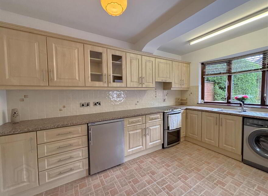 4 Lyndhurst Grove, Belfast, BT13 3PE