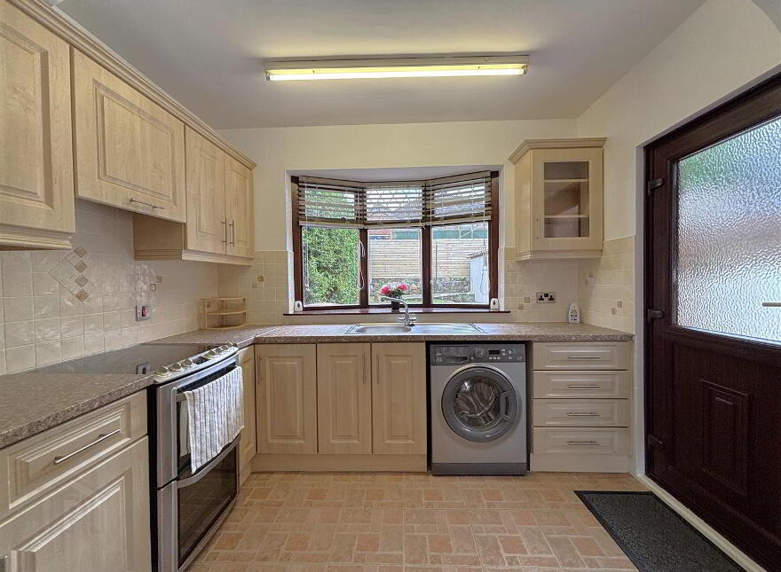 4 Lyndhurst Grove, Belfast, BT13 3PE