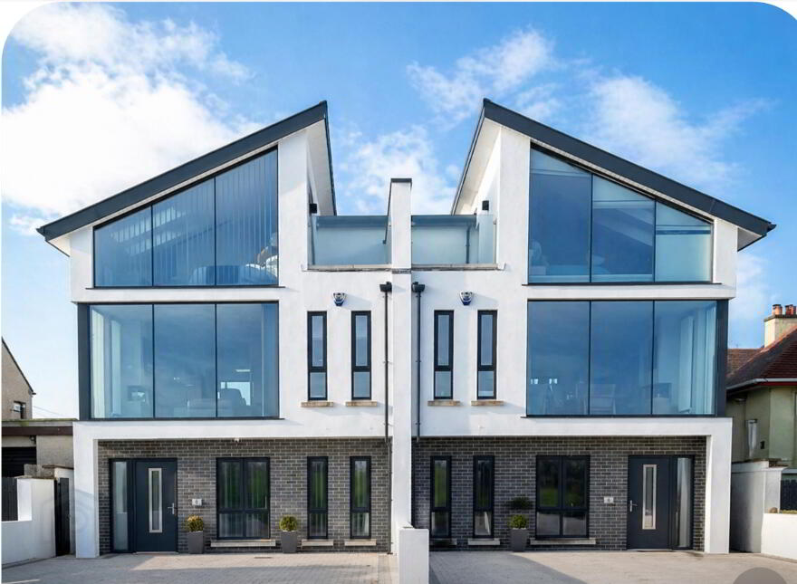 8 Crocknamack Road, Portrush, BT56 8HA
