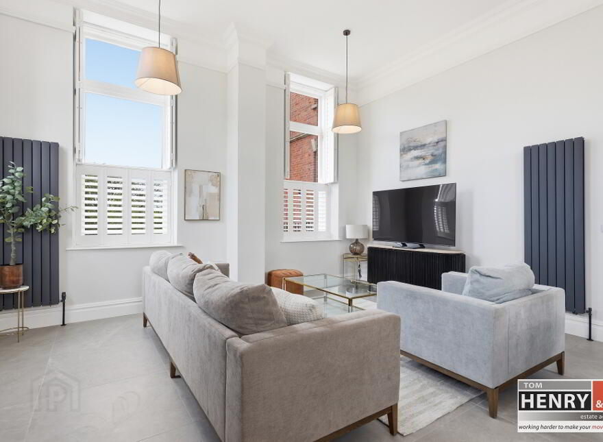 28 Ishbel Gardens, Belvoir Park, Belfast, BT8 8FT