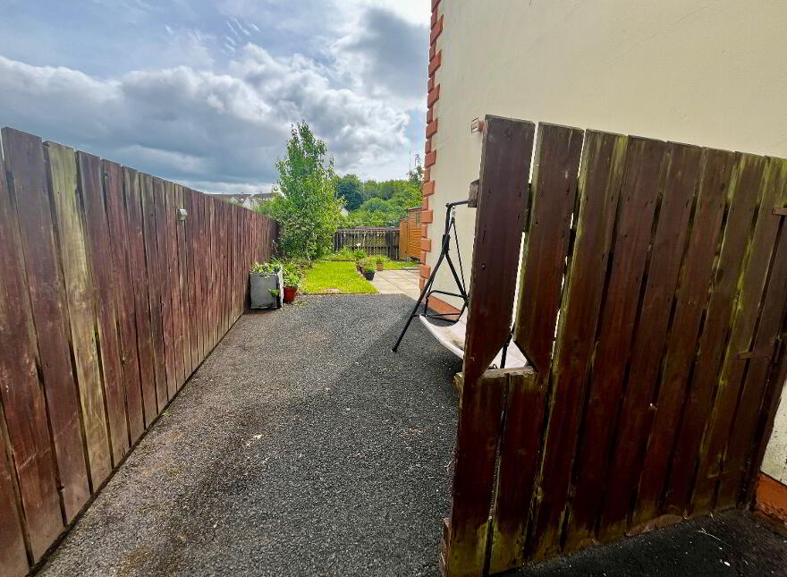 82 Shepherds Glen, Waterside, Derry/Londonderry, BT47 2GA