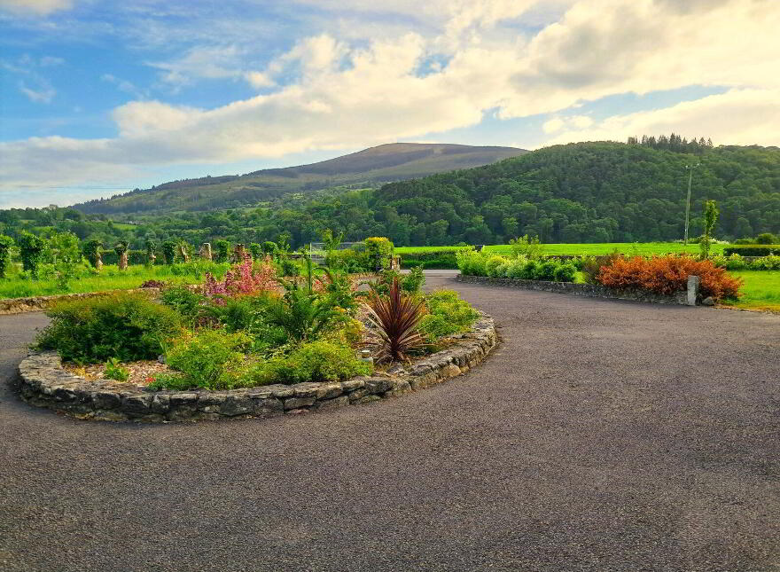 Saint Mullins Road, Tinnahinch, Graiguenamanagh, R95W1C5