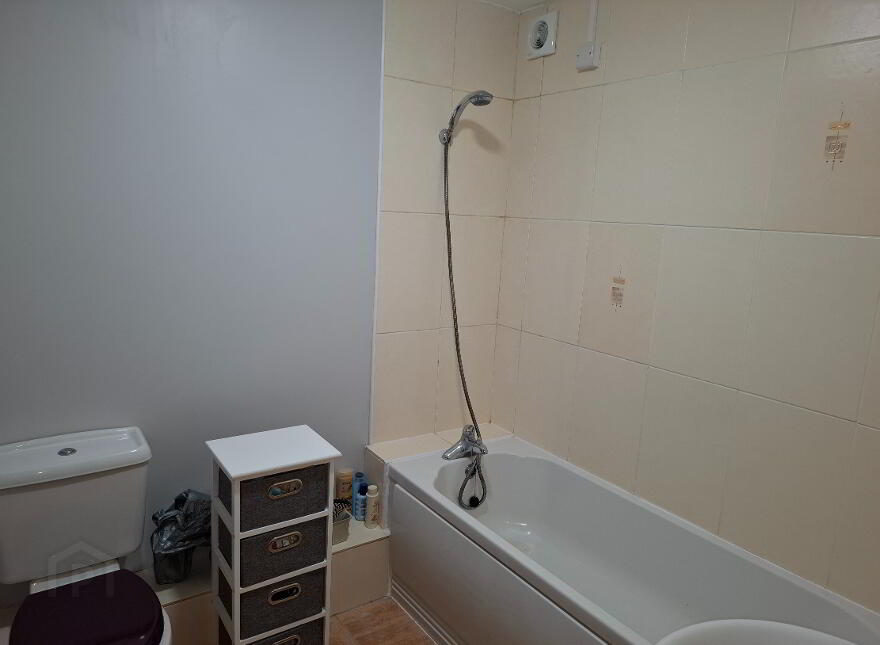 1 Ground Floor Apt., Lansdowne Close, Larne, BT40 1JJ