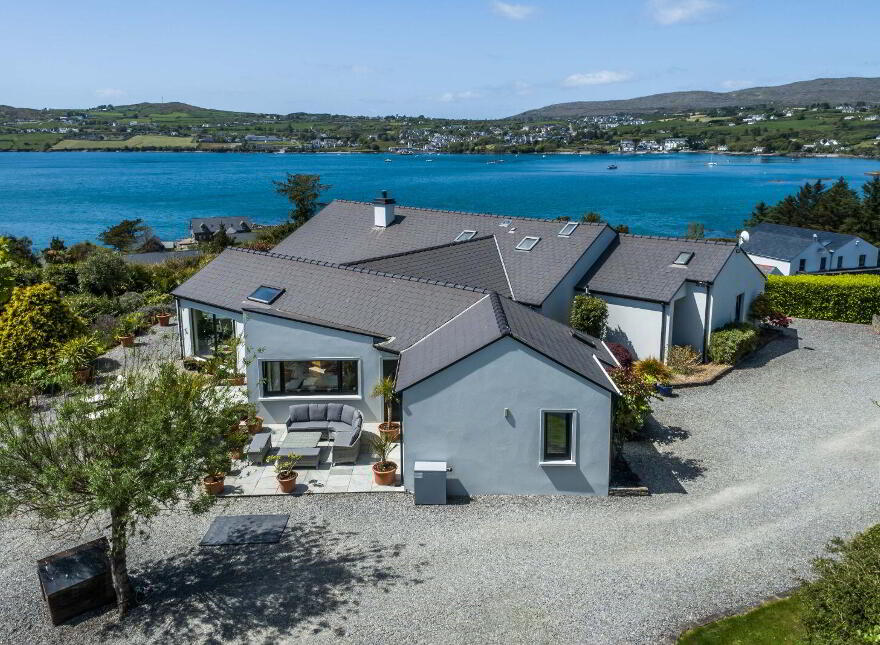 Coosheen, Schull, Ballydehob, P81X702